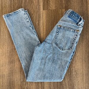 Abercrombie & Fitch 90’s Straight Leg Ultra High Rise, Size 26R, Medium Wash